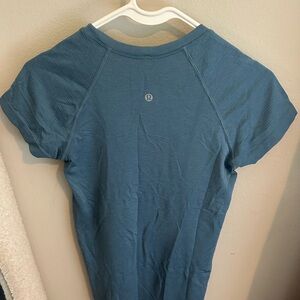 Lululemon shirt size 4/6